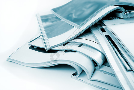 报纸期刊出版物 信息传播的传统桥梁与现代转型